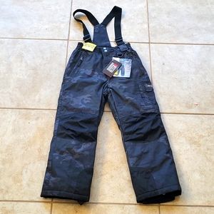 32degree ski snow pants w/ removable suspenders. NWT size M (10-12)